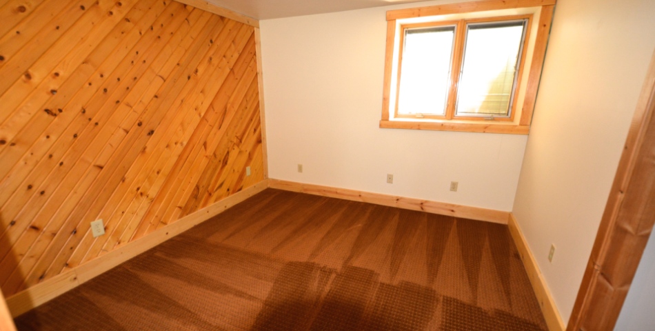 bedroom of 5 bedroom house for rent in menomonie wi