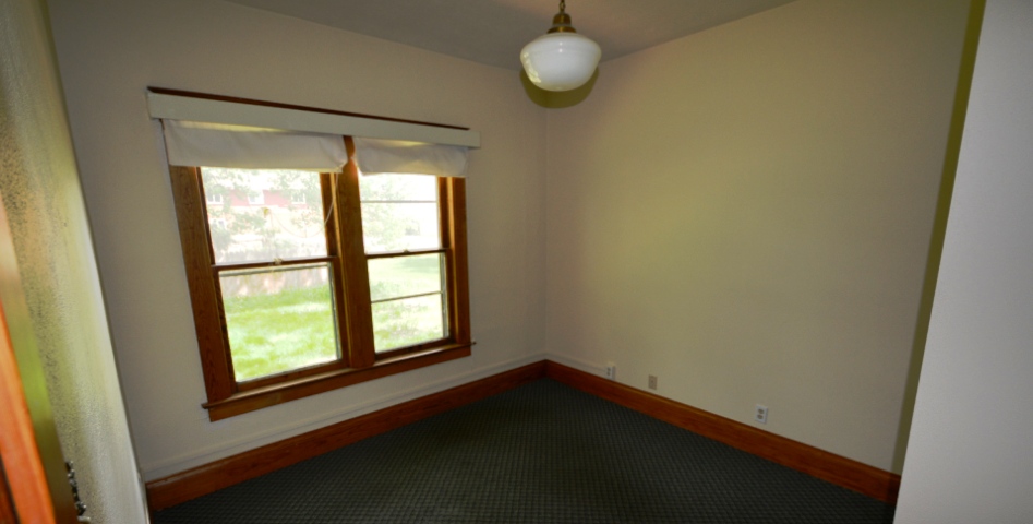 bedroom of 5 bedroom house for rent in menomonie wi